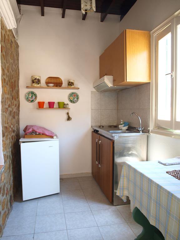 Marina Studios Simi Oda fotoğraf
