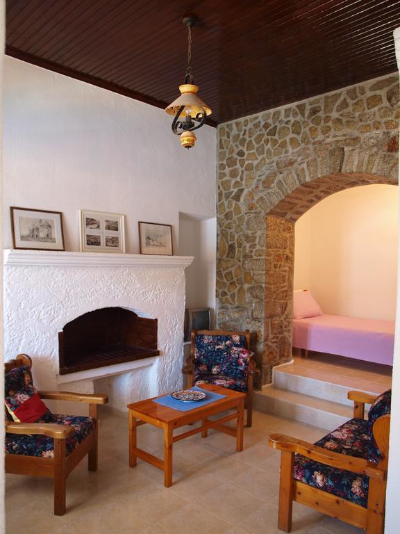 Marina Studios Simi Oda fotoğraf